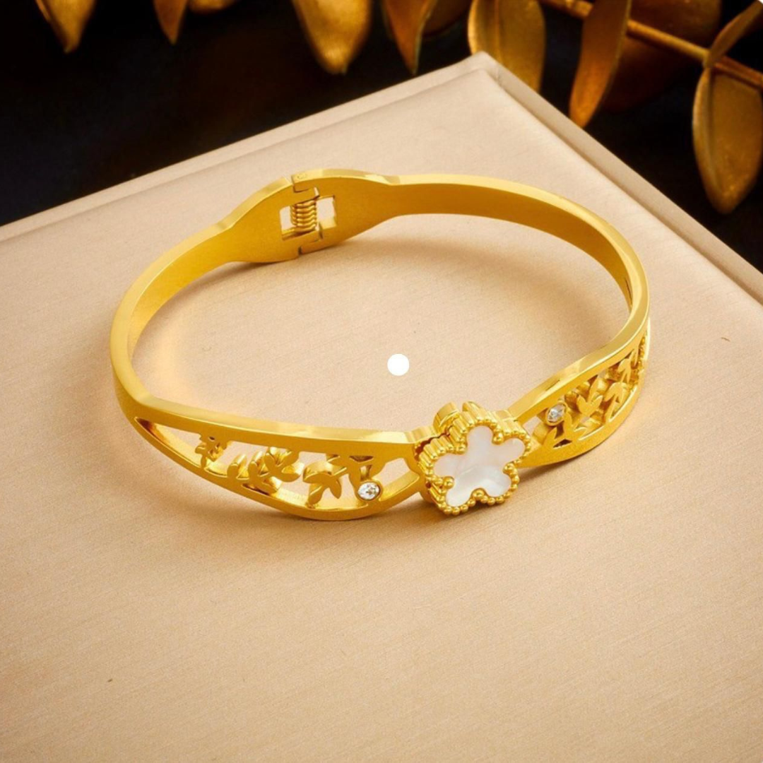 Clover Gold Handcuff