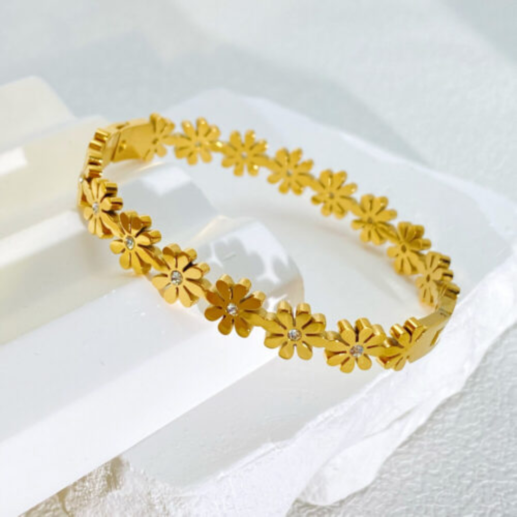 Daisy Charm Gold Bracelet
