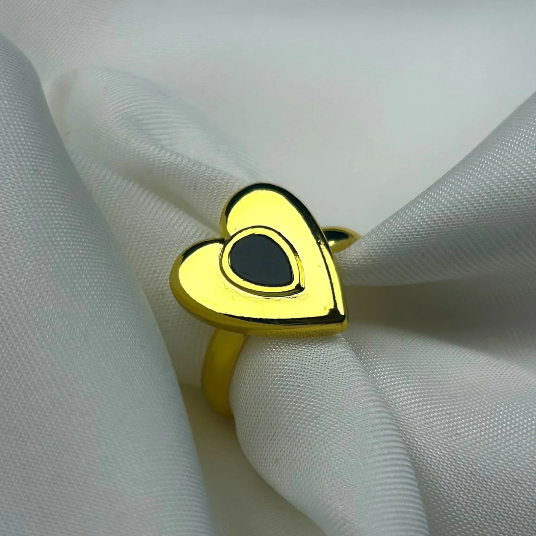 Elegant Black Heart Ring