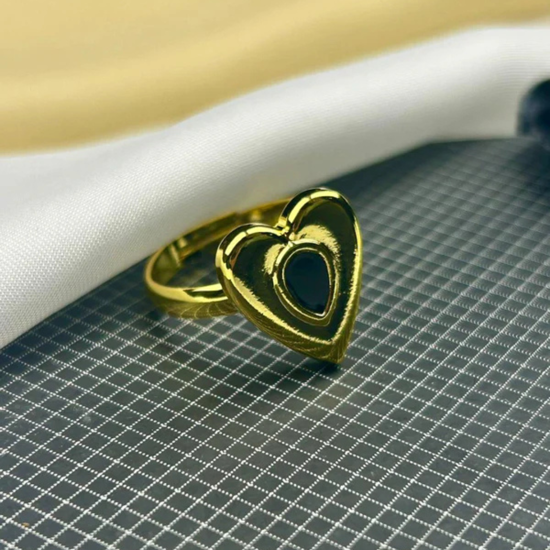 Elegant Black Heart Ring