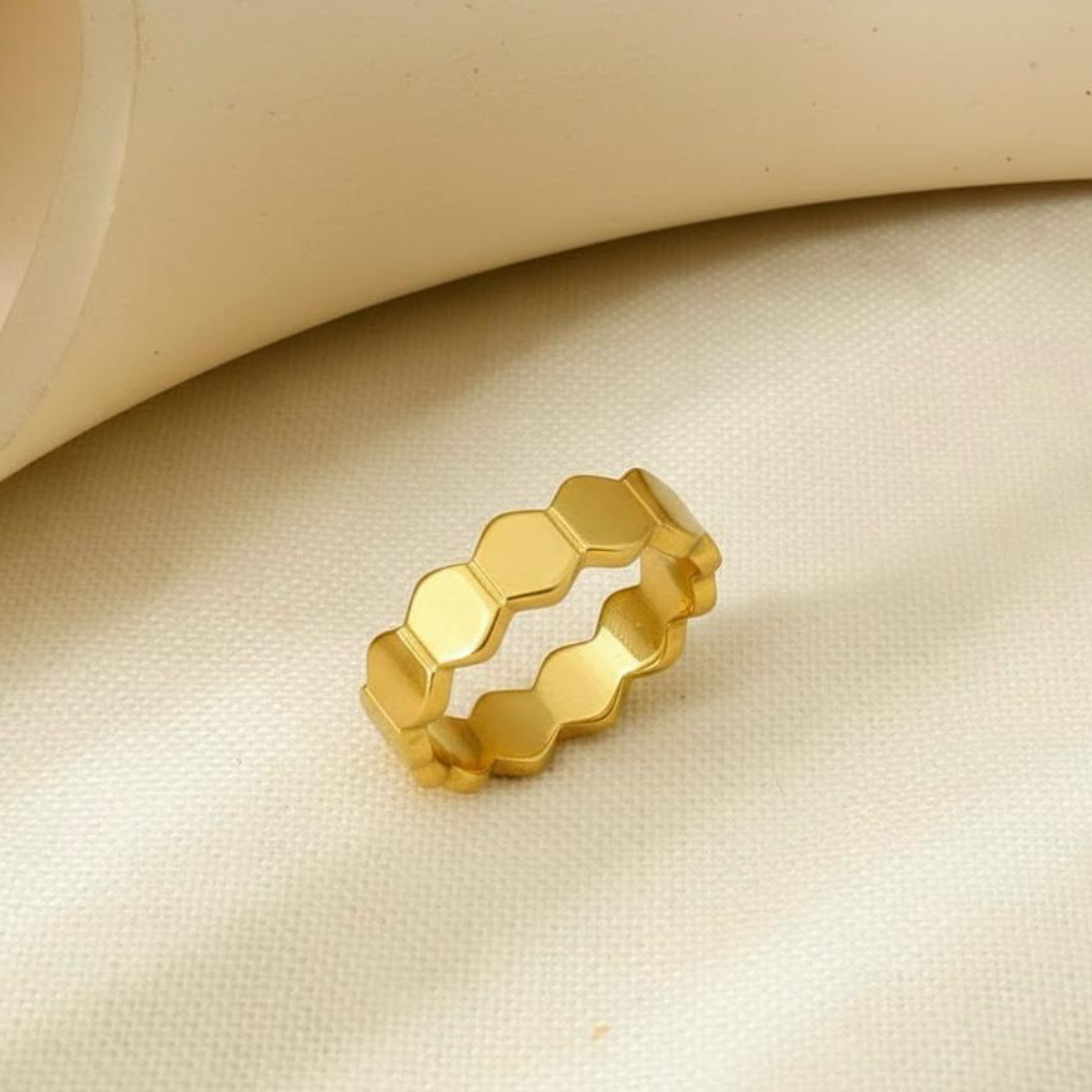 Linea Gold Adjustable Ring