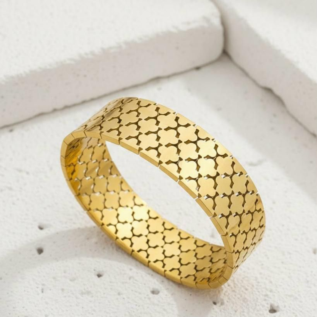 18K Gold Sparkle Bangle