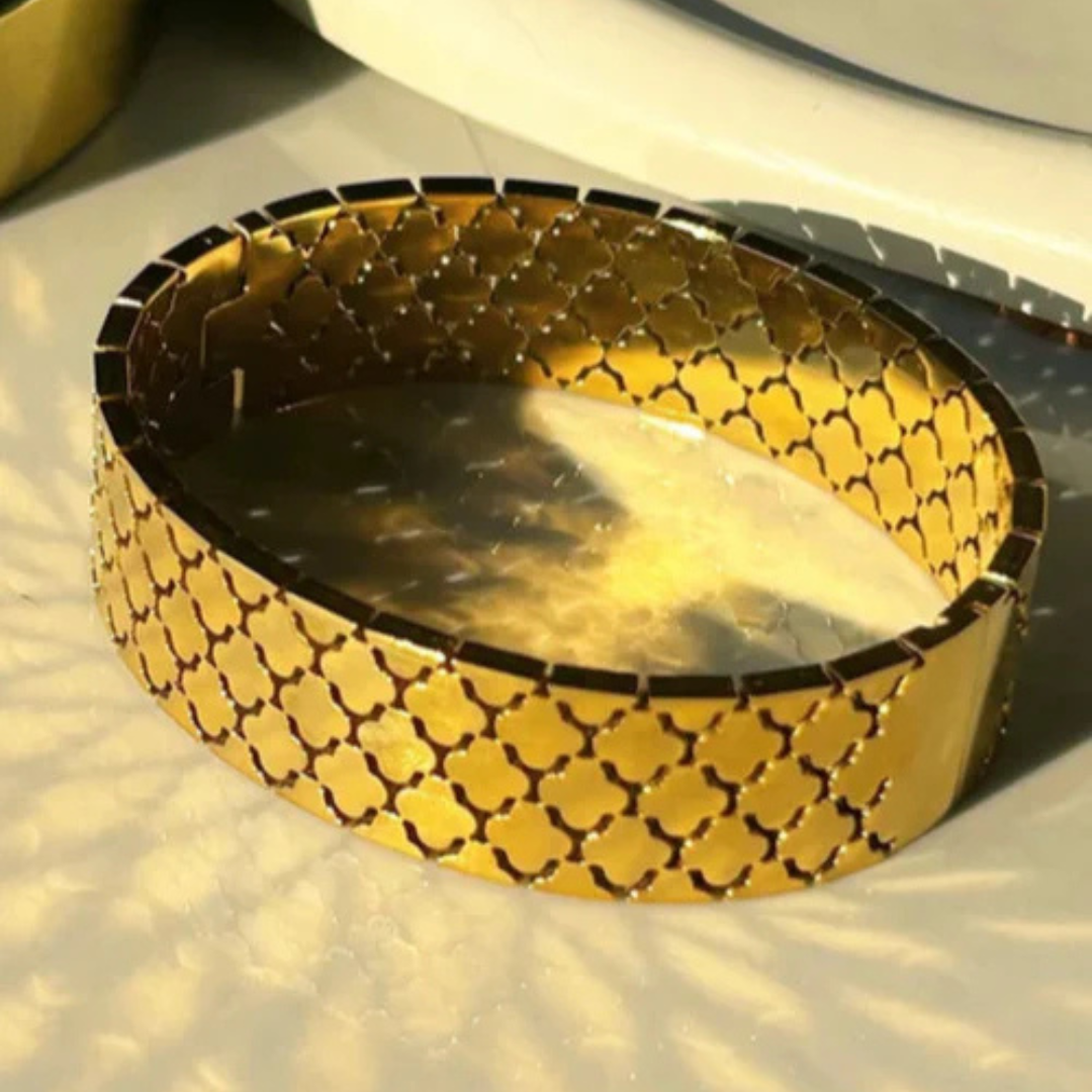 18K Gold Sparkle Bangle